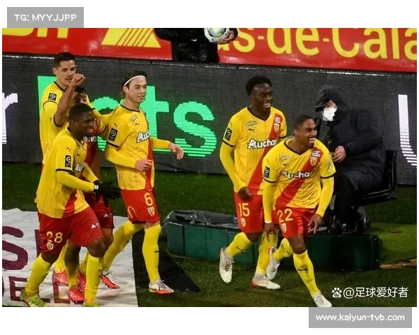 朗斯vs雷恩半场0-0，中场争夺激烈射门寥寥